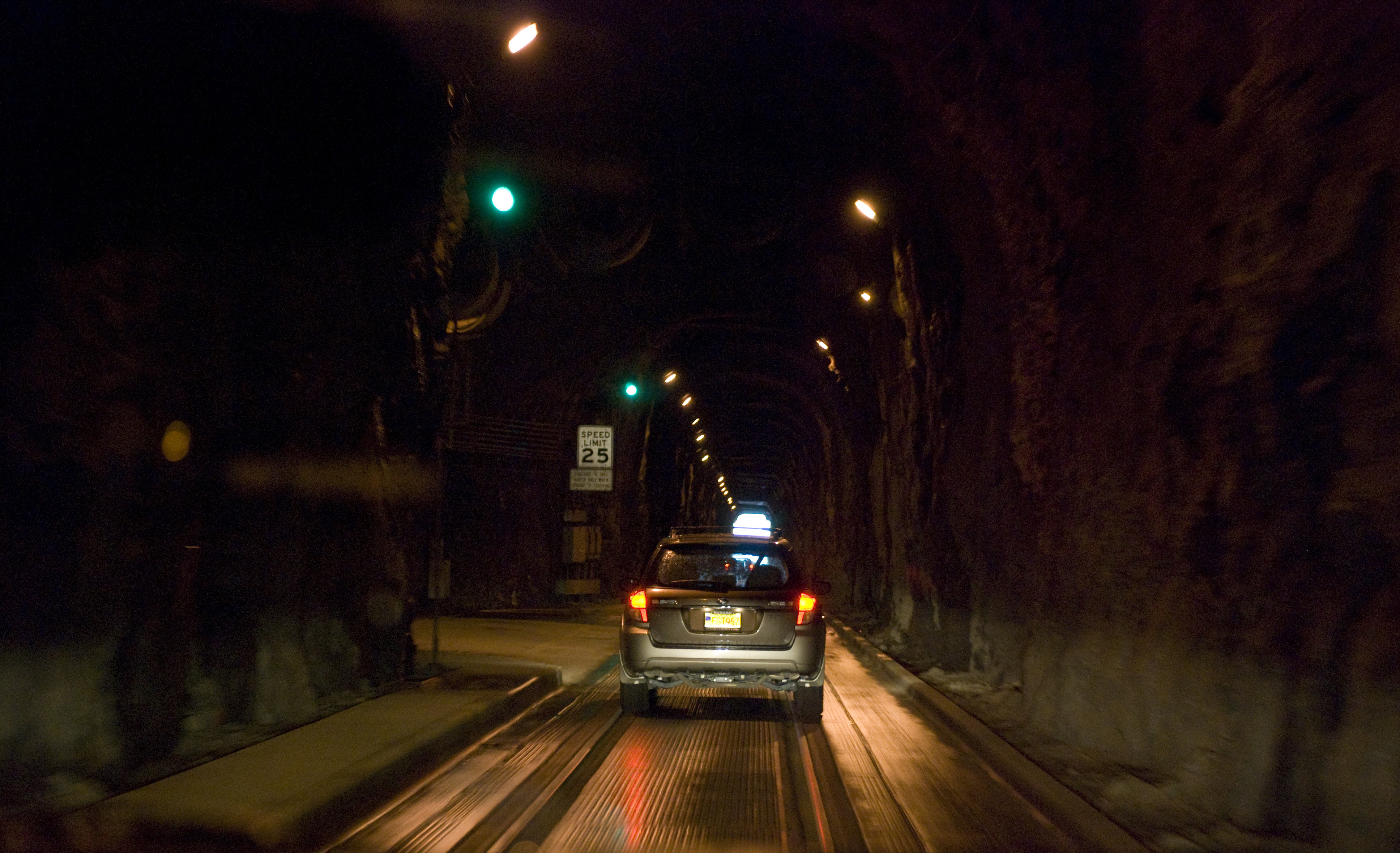 Tunel Whittier, fot. Mark Fickett, lic. CC BY-SA 3.0