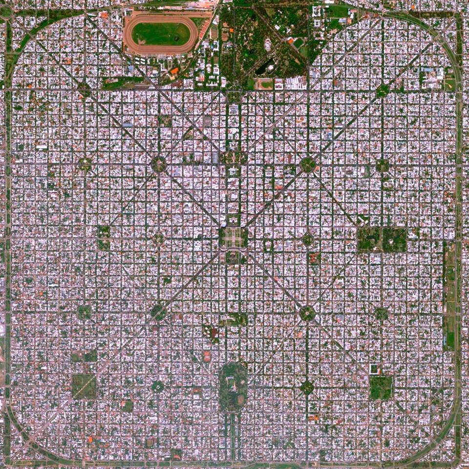 Widok satelitarny na miasto La Plata