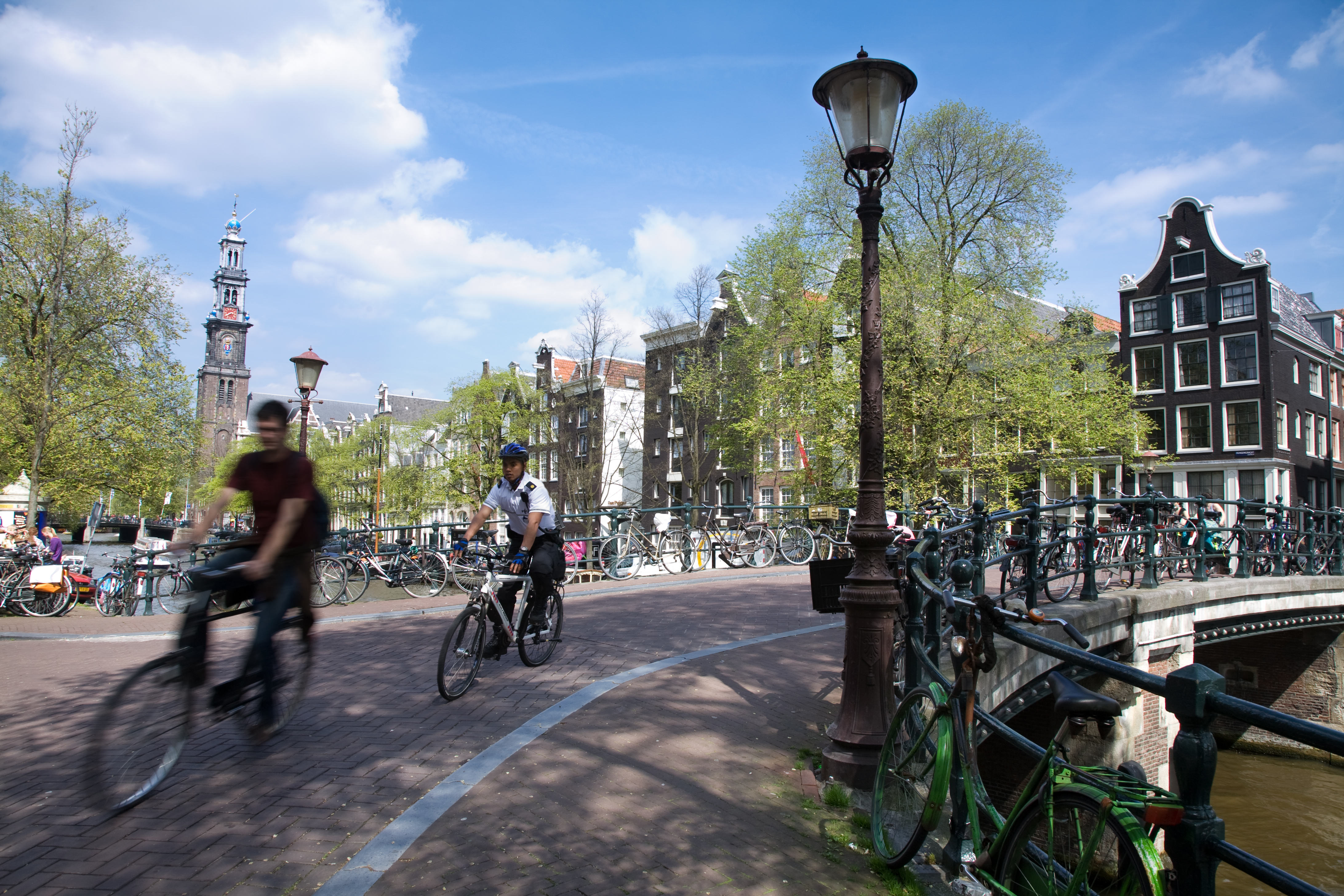 http://upload.wikimedia.org/wikipedia/commons/f/fa/Amsterdam_-_Bicycles_-_1058.jpg
